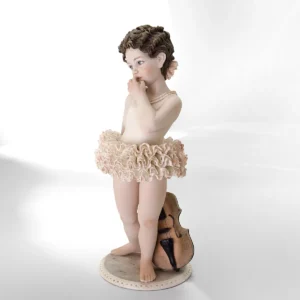 Statua in porcellana di una ballerina con in mano un violino