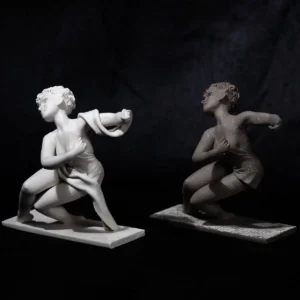 Statua danzatrice Clori di Sibania in porcellana e gres delle serie Pure e Raw, altezza 16 cm.