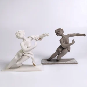 Statua in porcellana e gres Clori di Sibania raffigurante una danzatrice, collezioni Pure e Raw, altezza 16 cm.