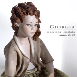 Statua in porcellana Giorgia, ragazza con capelli rossi, giacca nocciola e gonna verde. Edizione limitata 2020.