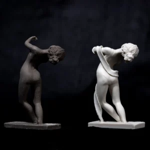 Statua in ceramica Nisa di Sibania raffigurante una danzatrice, collezioni Pure e Raw.