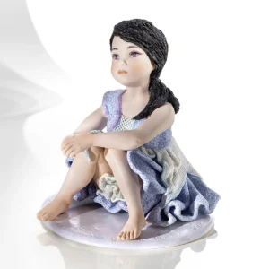 Statua in porcellana Sibania del segno Pesci in abito viola e celeste con dettagli in tulle.