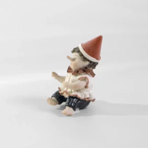 Piccolo Pinocchio in porcellana.