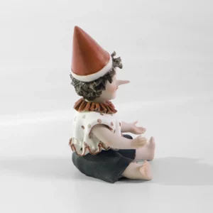 Piccolo Pinocchio in porcellana.