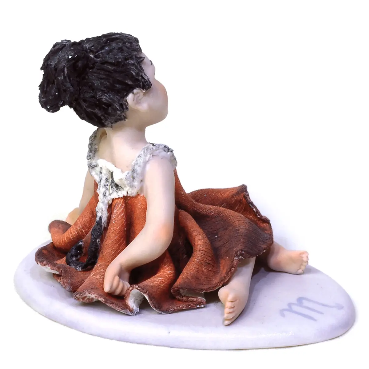 Statuina in porcellana mini Scorpione dello Zodiaco Sibania, in toni rosso e nero con dettagli in tulle e occhi viola.
