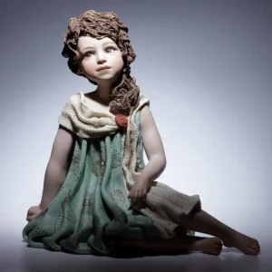 Statua in porcellana Virginia con abito verde menta a palloncino, dettagli in tulle e fiore rosso carminio.